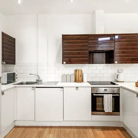 Luxury Canary Wharf 2 Bed Apt Londra