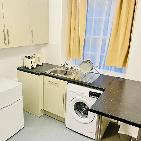 Apartment Centrally Located Modern Flat