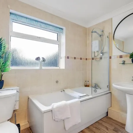Bourne Court Attractive 1 Bedroom By Mdps Apartment *