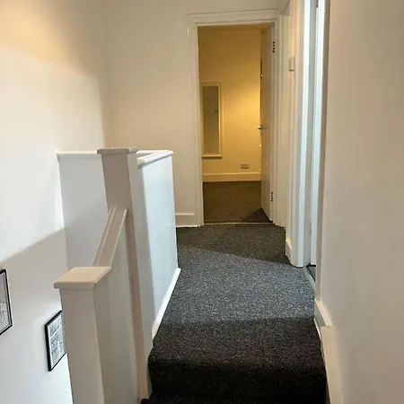 3 Bedroom House With Garden In Tottenham * London