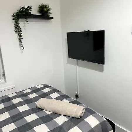 Holiday home 3 Bedroom House With Garden In Tottenham London
