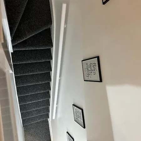 Holiday home 3 Bedroom House With Garden In Tottenham