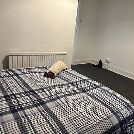 Holiday home 3 Bedroom House With Garden In Tottenham