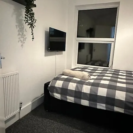 3 Bedroom House With Garden In Tottenham Holiday home