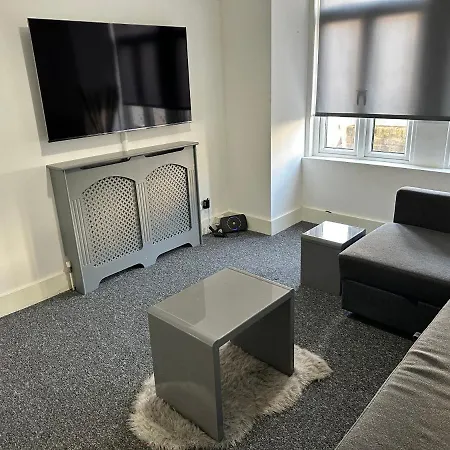 3 Bedroom House With Garden In Tottenham Holiday home *