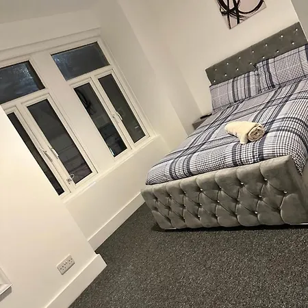 Holiday home 3 Bedroom House With Garden In Tottenham