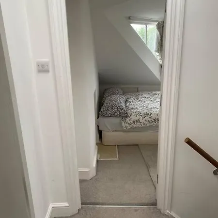 Cosy Attic Flat With Views Apartment *