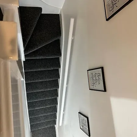 3 Bedroom House With Garden In Tottenham Holiday home