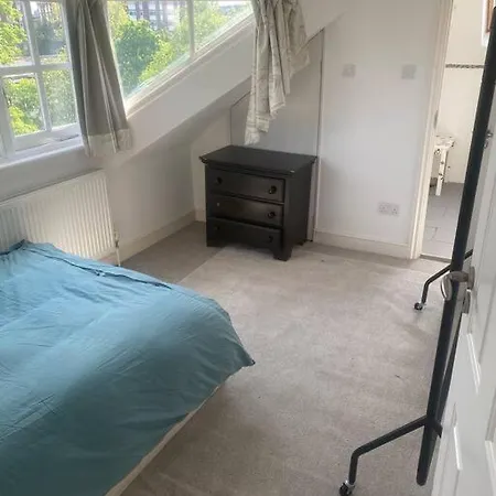 Apartment Cosy Attic Flat With Views *