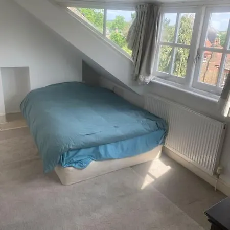 Apartment Cosy Attic Flat With Views London