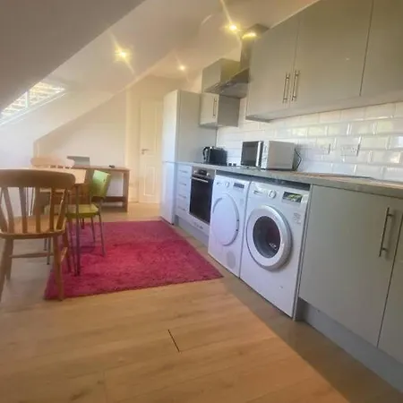 Apartment Cosy Attic Flat With Views *