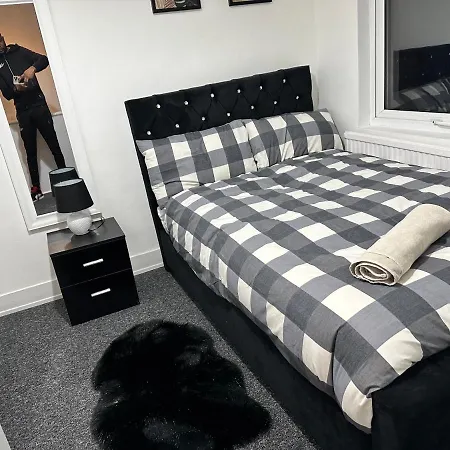 3 Bedroom House With Garden In Tottenham * London