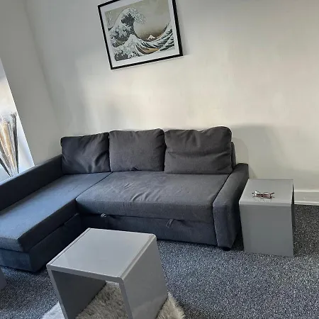 3 Bedroom House With Garden In Tottenham Holiday home *