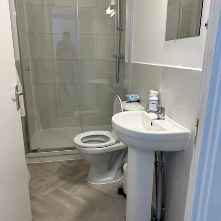 3 Bedroom House With Garden In Tottenham Holiday home
