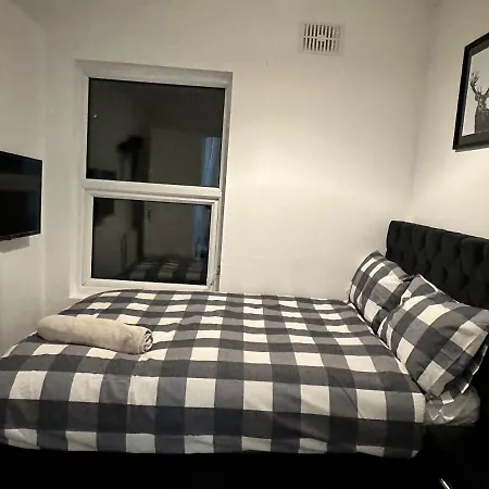 Holiday home 3 Bedroom House With Garden In Tottenham London