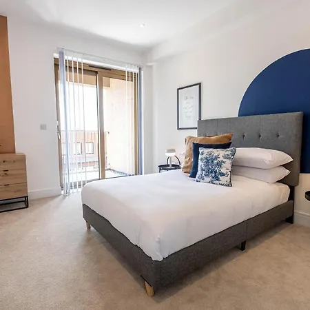 Modern With Balcony In Merton Near Wimbledon By Sojo Apartment
