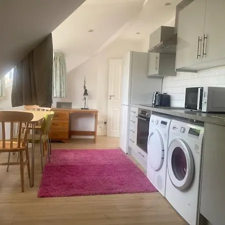 Apartment Cosy Attic Flat With Views
