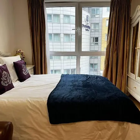 Chic 1bed Waterfront Retreat