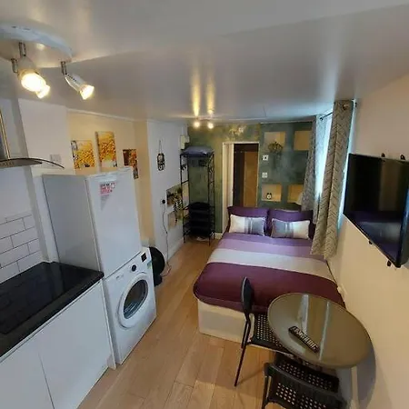 Quiet And Cozy * Hendon