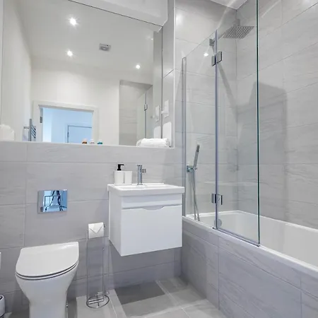 Modern With Balcony In Merton Near Wimbledon By Sojo Apartment *