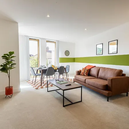 Modern With Balcony In Merton Near Wimbledon By Sojo Apartment *