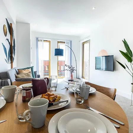Apartment Modern With Balcony In Merton Near Wimbledon By Sojo