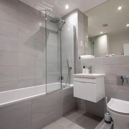 Apartment Modern With Balcony In Merton Near Wimbledon By Sojo *