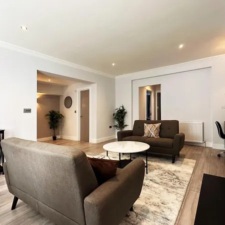 Kevins Place Near Paddington Apartment London