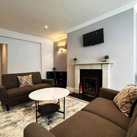 Kevins Place Near Paddington Apartment