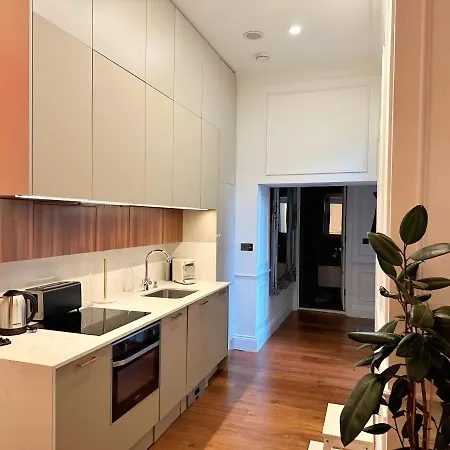 Luxurious 2-bedroom, 2-bathroom Paddington Retreat With En-suite Tv Bed