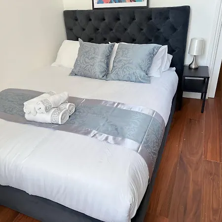 Apartment Luxurious 2-bedroom, 2-bathroom Paddington Retreat With En-suite Tv Bed