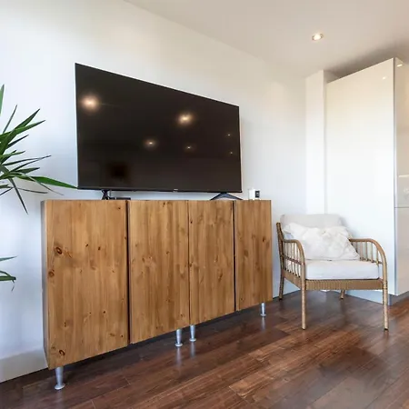 Apartment Modern Luxe Just 10 Mins From Tower Bridge! Easy Access To Tube And Bus London