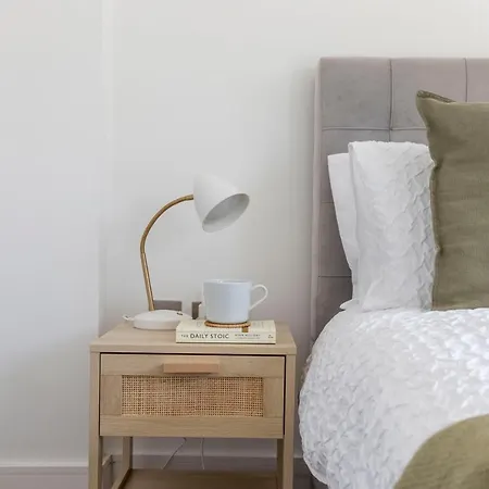 Apartment Modern Luxe Just 10 Mins From Tower Bridge! Easy Access To Tube And Bus