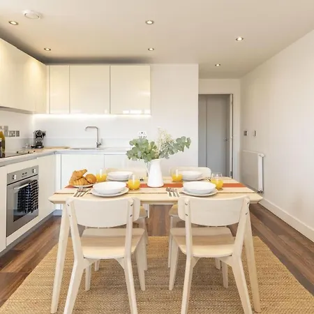 Modern Luxe Just 10 Mins From Tower Bridge! Easy Access To Tube And Bus