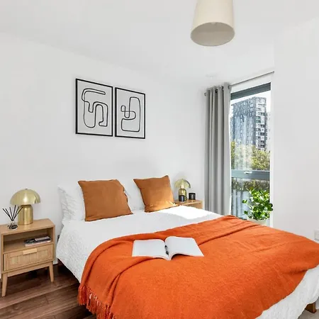 Apartment Modern Luxe Just 10 Mins From Tower Bridge! Easy Access To Tube And Bus London