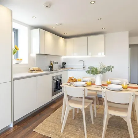 Modern Luxe Just 10 Mins From Tower Bridge! Easy Access To Tube And Bus