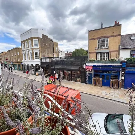 Bijou Flat On Broadway Market Apartment London