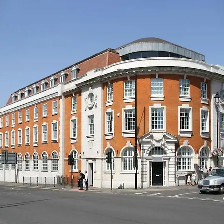 - Westcombe House Apartment Uxbridge