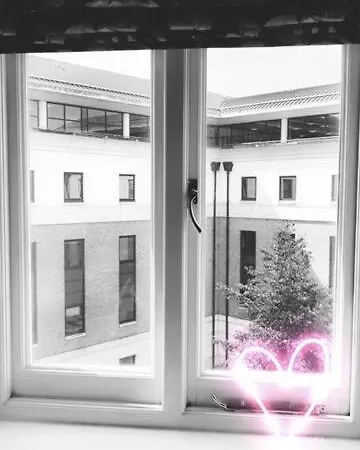 - Westcombe House * Uxbridge