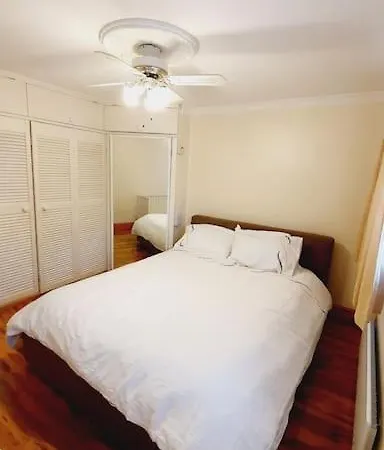 Holiday home Cheerful Oasis: 3-bed Semi-detached With Garden