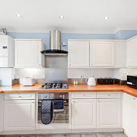 Stunning Central 2 Bed Parking & Garden 別荘 *