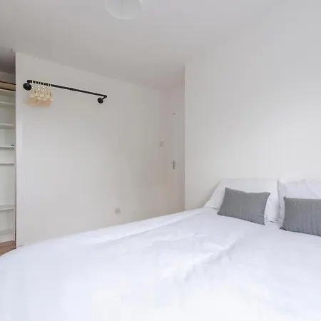Modern Luxury By Mile End