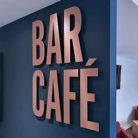 Travelodge Stratford Hotel 3*