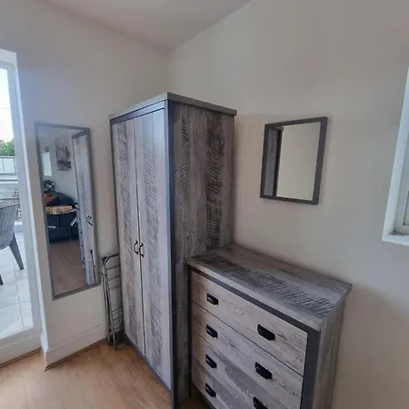Stunning Roof Terrace Flat Apartment *