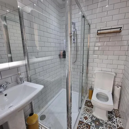 Stunning Roof Terrace Flat Apartment London