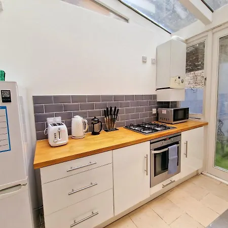 Apartment Beautiful Hyde Park Flat By Lancaster Gate Station With Private Back Patio London