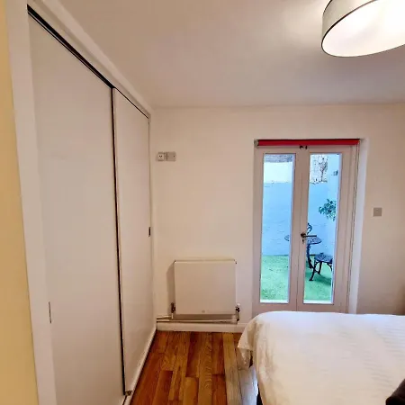 Beautiful Hyde Park Flat By Lancaster Gate Station With Private Back Patio