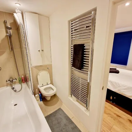 Beautiful Hyde Park Flat By Lancaster Gate Station With Private Back Patio * Londra