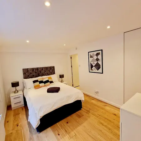 Beautiful Hyde Park Flat By Lancaster Gate Station With Private Back Patio Apartment