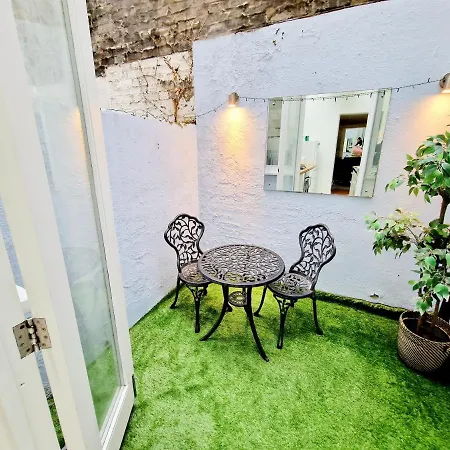Beautiful Hyde Park Flat By Lancaster Gate Station With Private Back Patio *